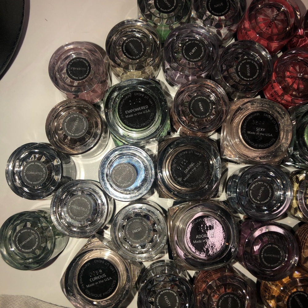 Younique mineral pigments in 42 colors,